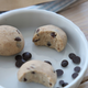 Cookie Dough NomNoms- Protein Bites – Chocolat Chip, bio, vegan mit Bio-Erythrit und Bio Erbsenprotein